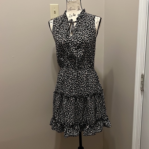 ePretty V-Neck & Tie Sleeveless 2-Tier Ruffled Summer Dress Color Black/Brown - Picture 4 of 10